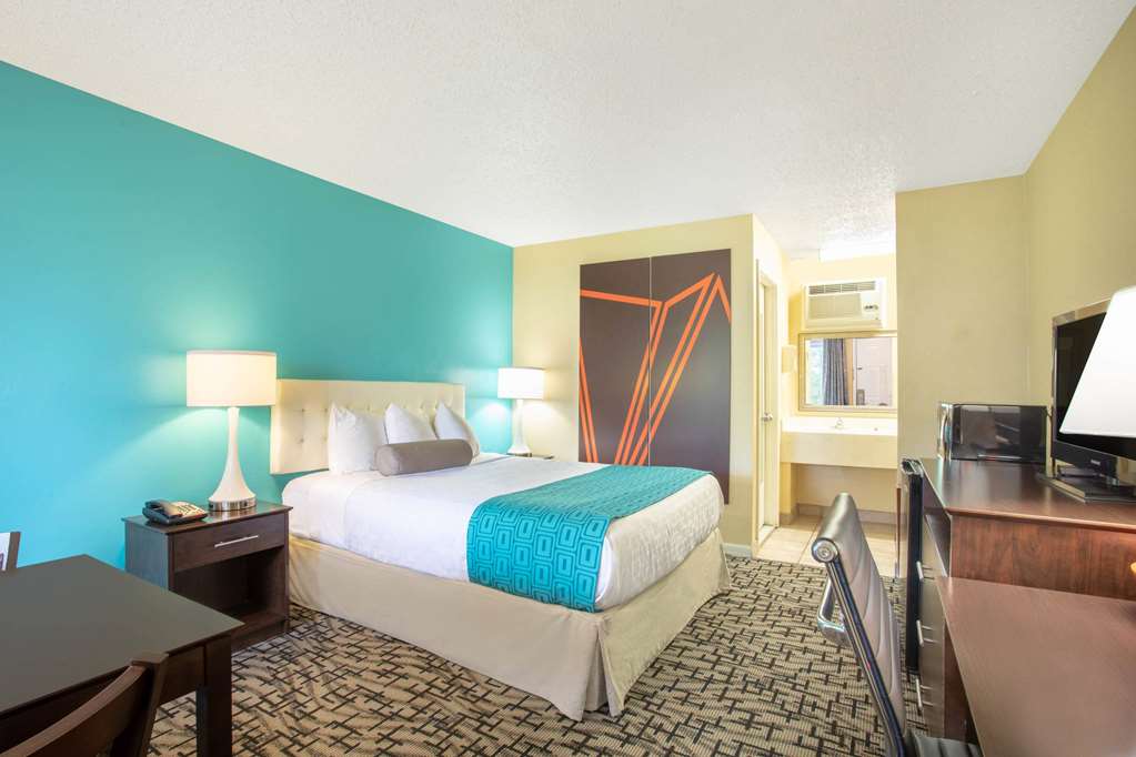 Howard Johnson by Wyndham Hartford South Rocky Hill - photo 20
