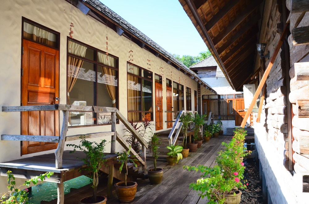 Salakphet Resort in Ko Chang Tai, Thailand