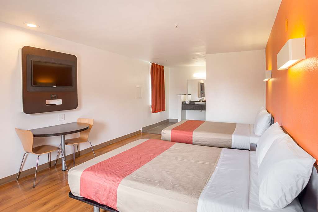 Motel 6 Grand Prairie TX Near Six Flags Drive - photo 13