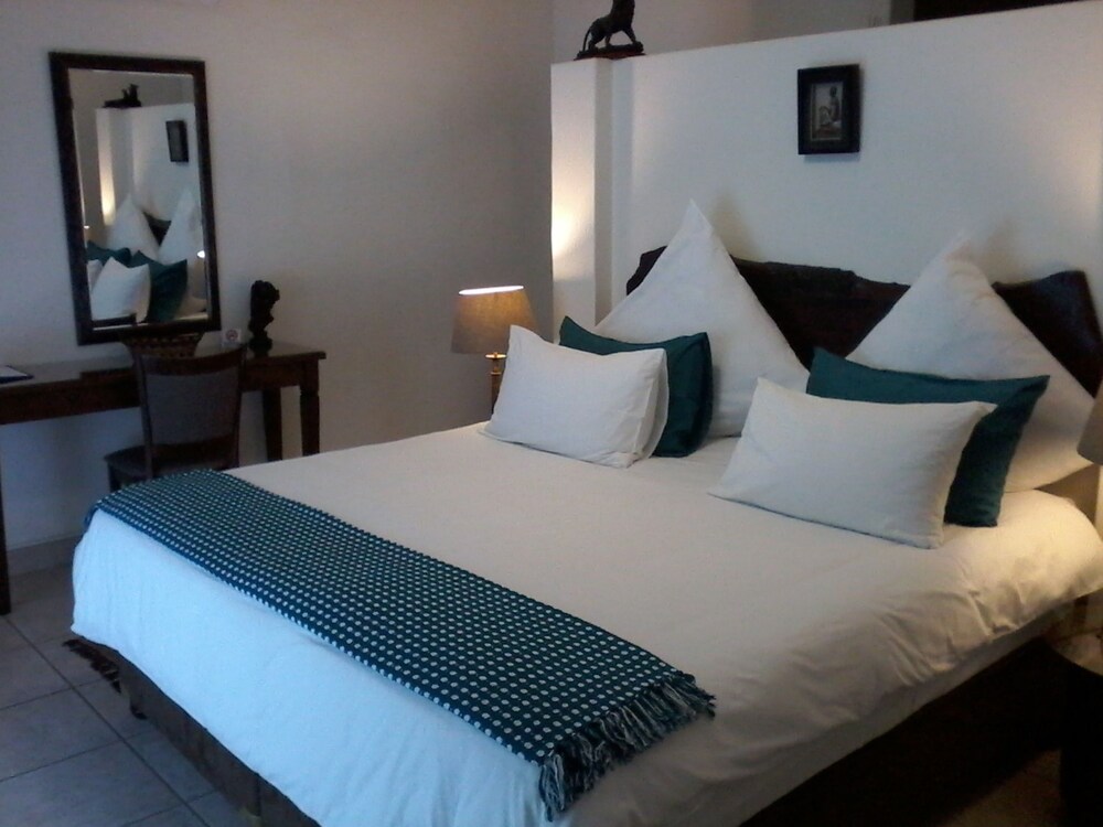 Akidogo Guest House Bed and Breakfast — 4-Star Luxury Hotel in Amanzimtoti, South Africa