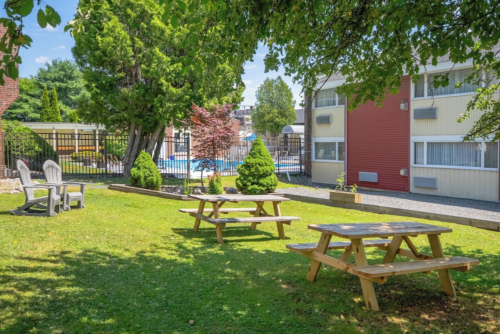 Fireside Inn & Suites Waterville - photo 32