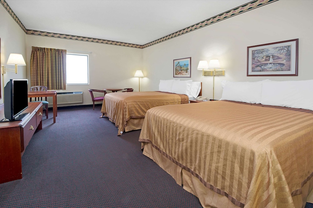 Travelodge by Wyndham St. Louis - photo 12