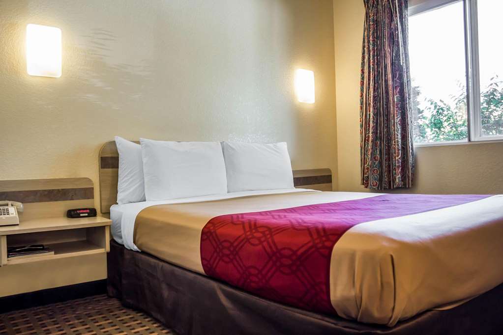 Econo Lodge Meadville PA - photo 8