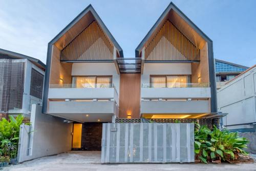 Villa Sientt 4BR Walking Distance to Berawa Beach — 4-Star Luxury Hotel in Canggu, Indonesia