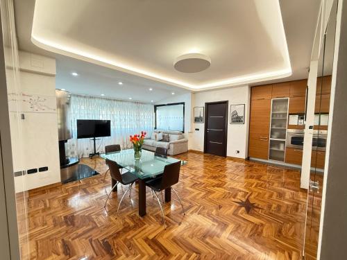 Luxury Av — 4-Star Luxury Hotel in Rome, Italy
