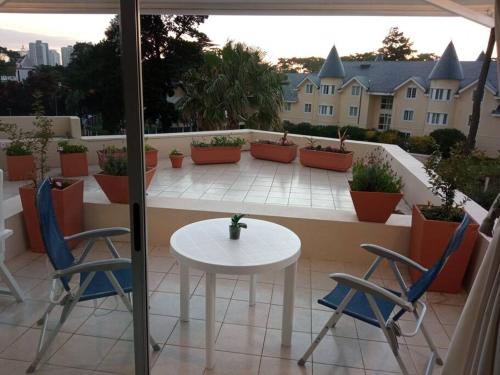 Elegante apto a metros del Shopping 2 dorm — 4-Star Luxury Hotel in Punta Del Este, Uruguay