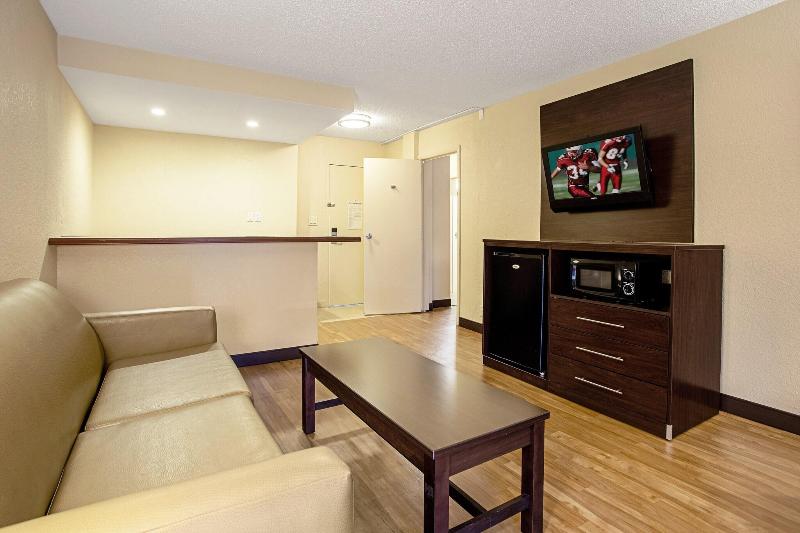 Red Roof Inn Wichita East - photo 44