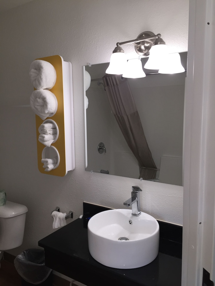 Motel6 Prairie Du Chien WI - photo 37