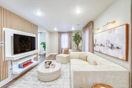 Serene & Updated Escape: 1 Mi to Heritage Landing — hotel in Muskegon