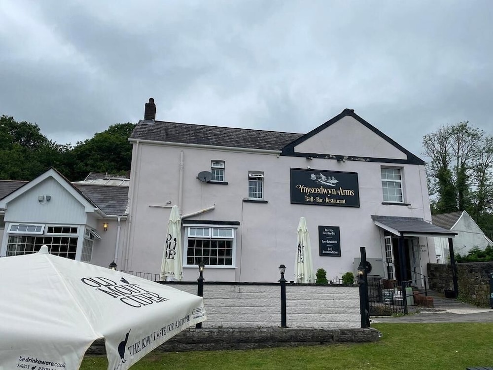 Ynyscedwyn Arms - carbon neutral hotel in Ystradgynlais