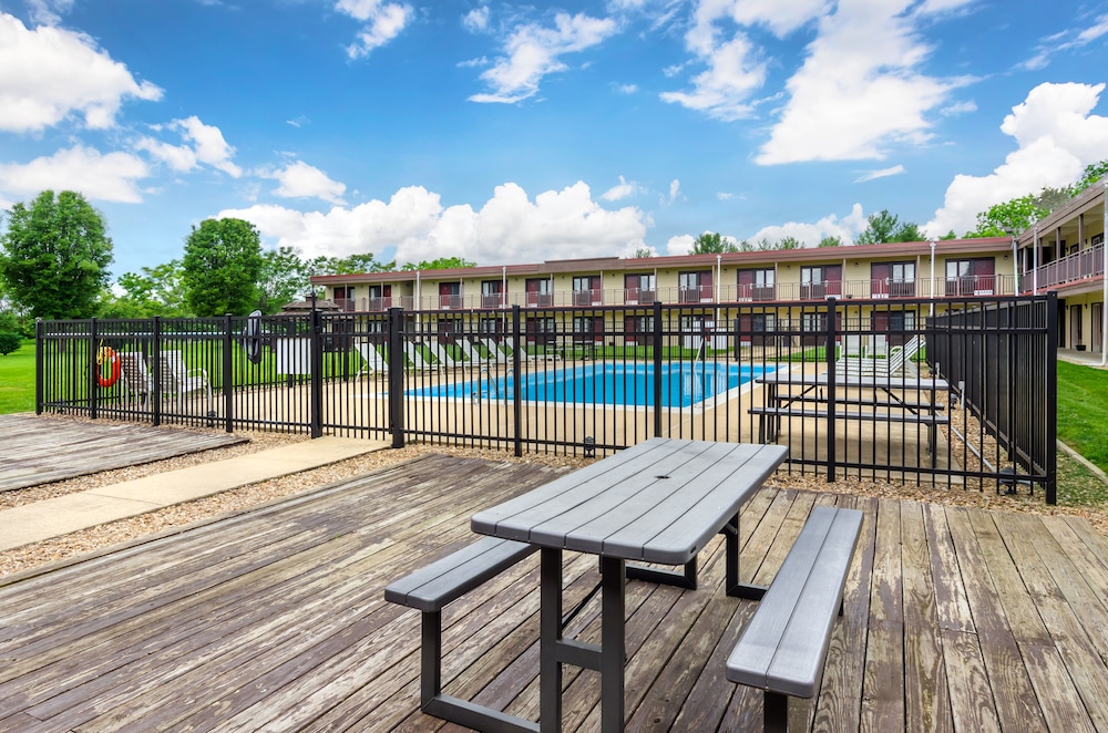 Red Roof Inn Staunton - photo 33