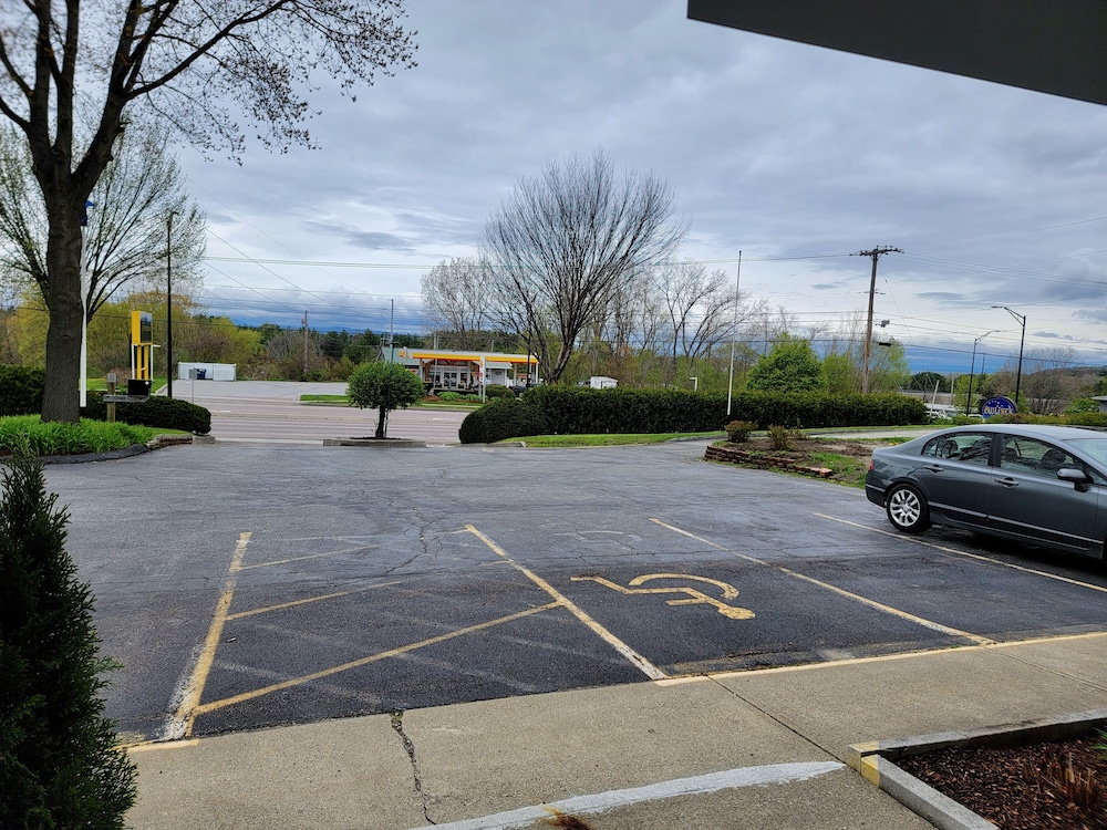 South Side Inn Burlington - photo 40