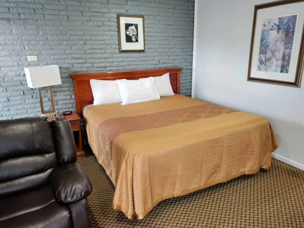 Indian Hills Inn & RV Park - photo 24