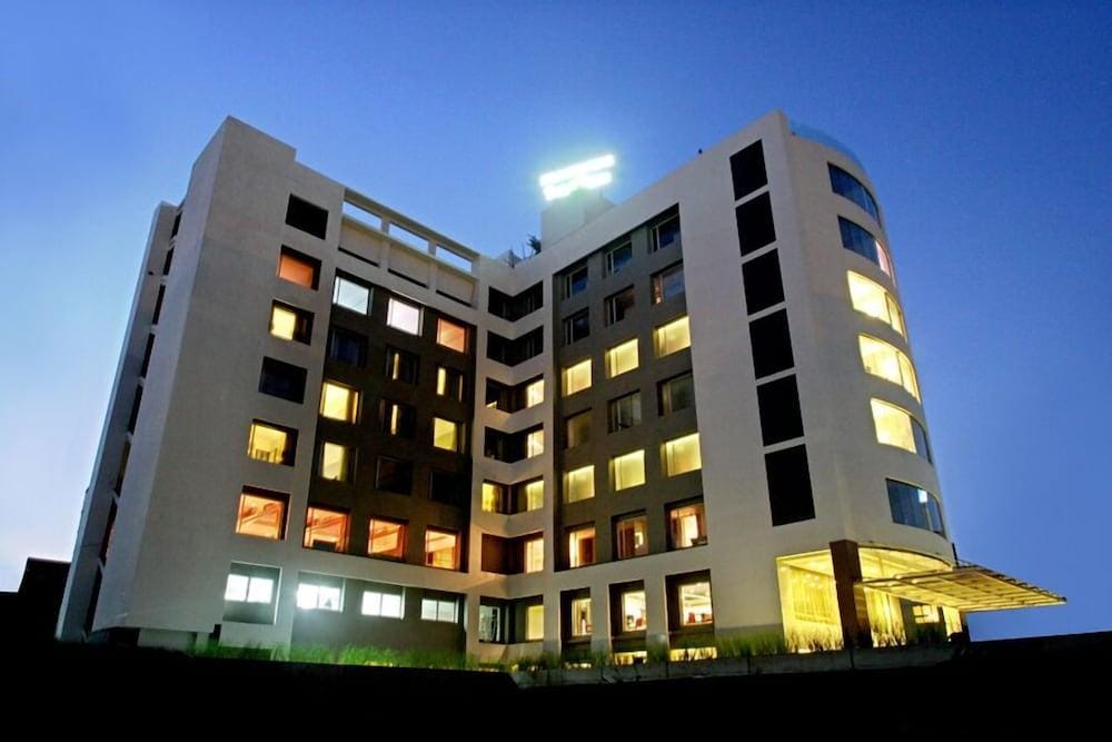 Beaumonde The Fern — 4-Star Luxury Hotel in Cochin, India