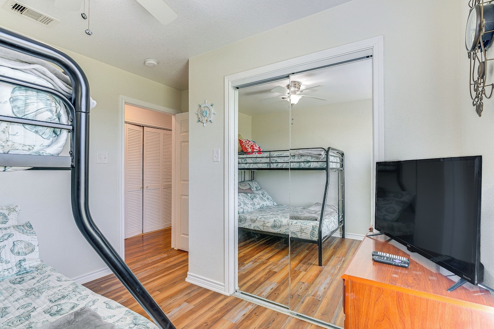 Steps To Surfside Beach Ada Friendly Home — 4-Star Luxury Hotel in Freeport, United States