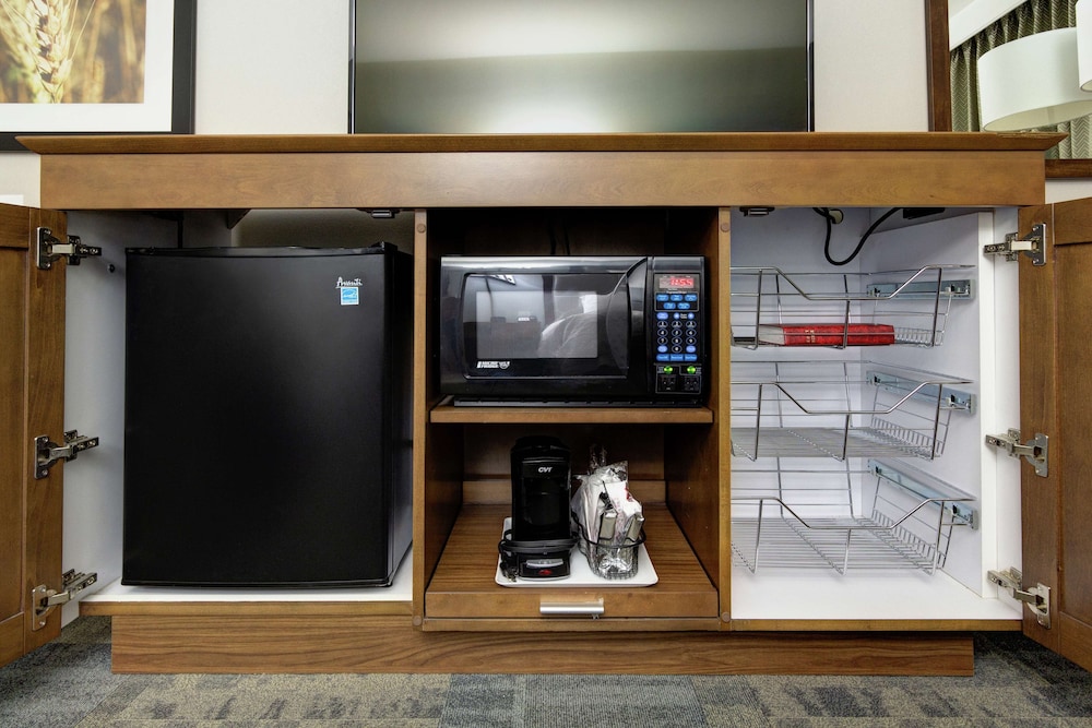 Hampton Inn Salina - photo 10