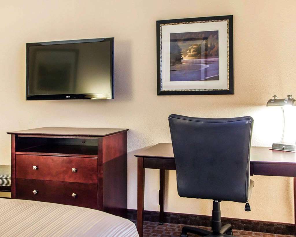 Quality Inn & Suites Peoria North - photo 29