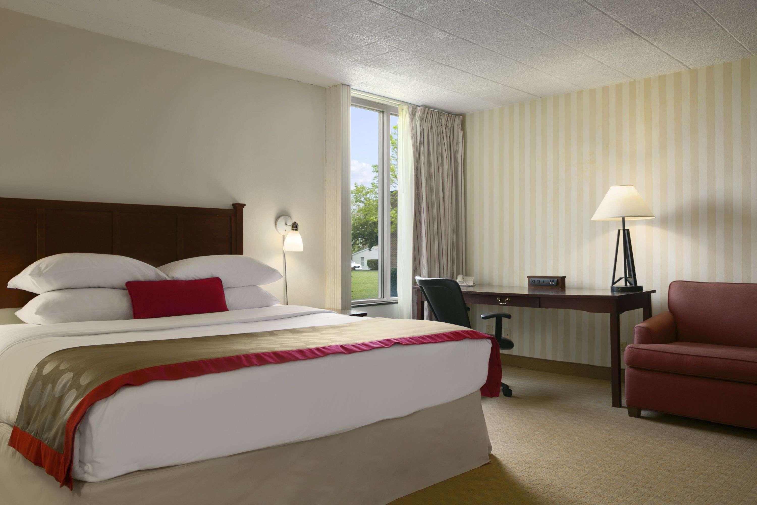 Ramada by Wyndham Greensburg Hotel and Conference Center - photo 2