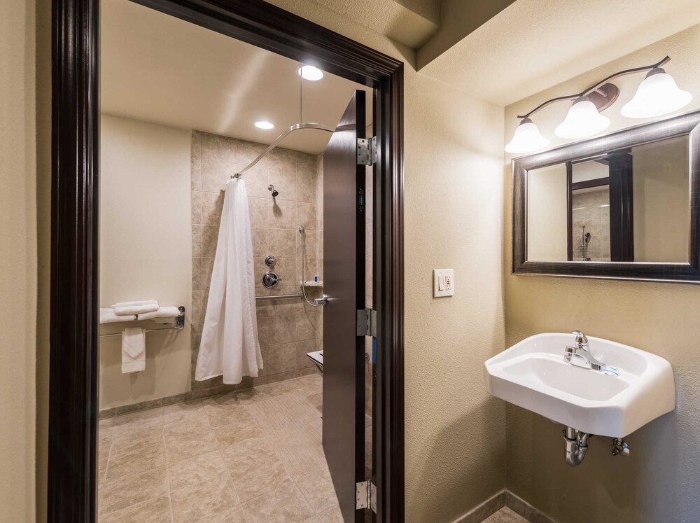 Rodeway Inn & Suites Portland Jantzen Beach - photo 24