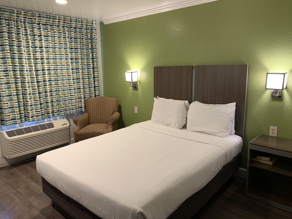 Gilroy Inn - photo 17