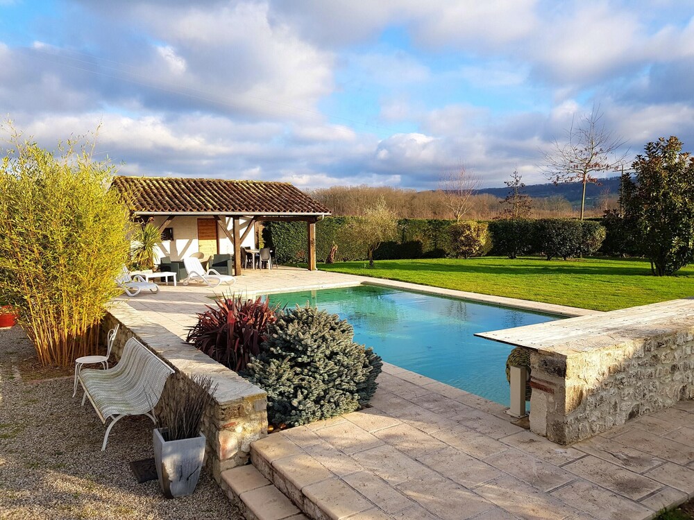 Villa de 4 chambres avec piscine privee jardin amenage et wifi a Saint Sylvestre sur Lot — 4-Star Luxury Hotel in Saint-Sylvestre-Sur-Lot, France