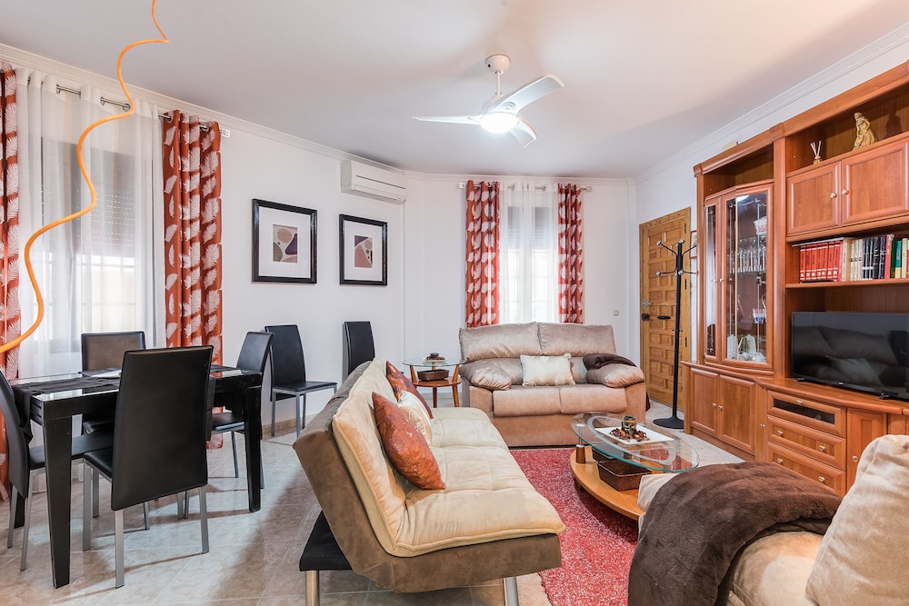 Apartamentos Turisticos Turistoledo — 4-Star Luxury Hotel in Toledo, Spain