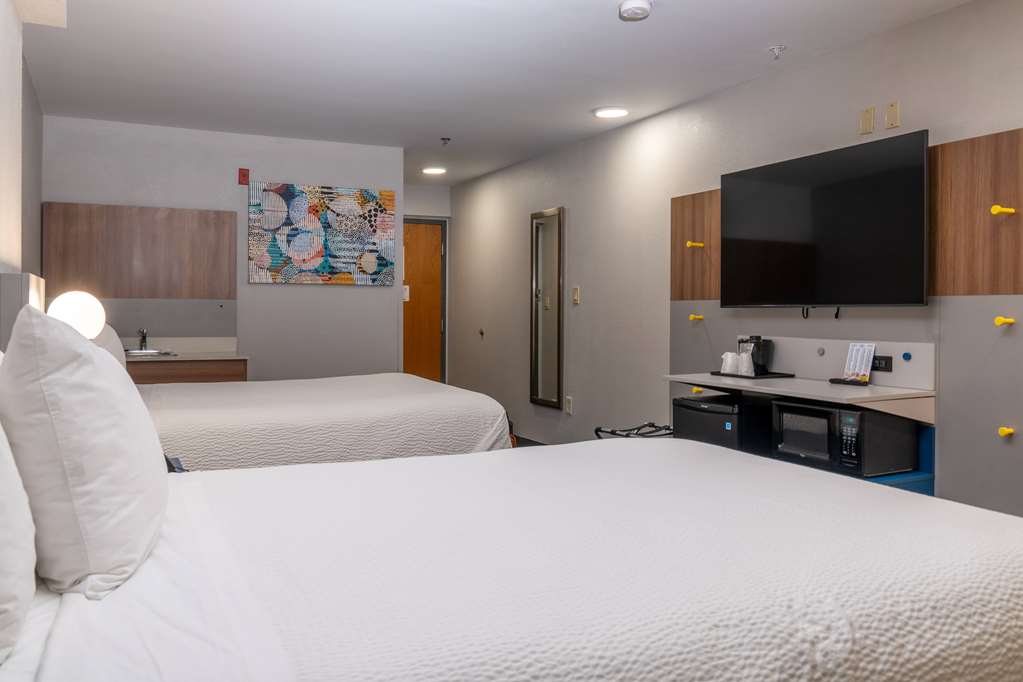 Microtel Inn & Suites by Wyndham Pigeon Forge - photo 8