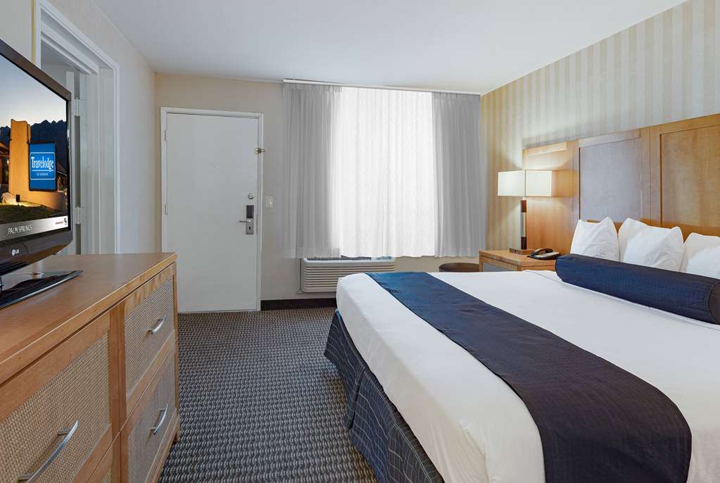 Travelodge by Wyndham Palm Springs - photo 11