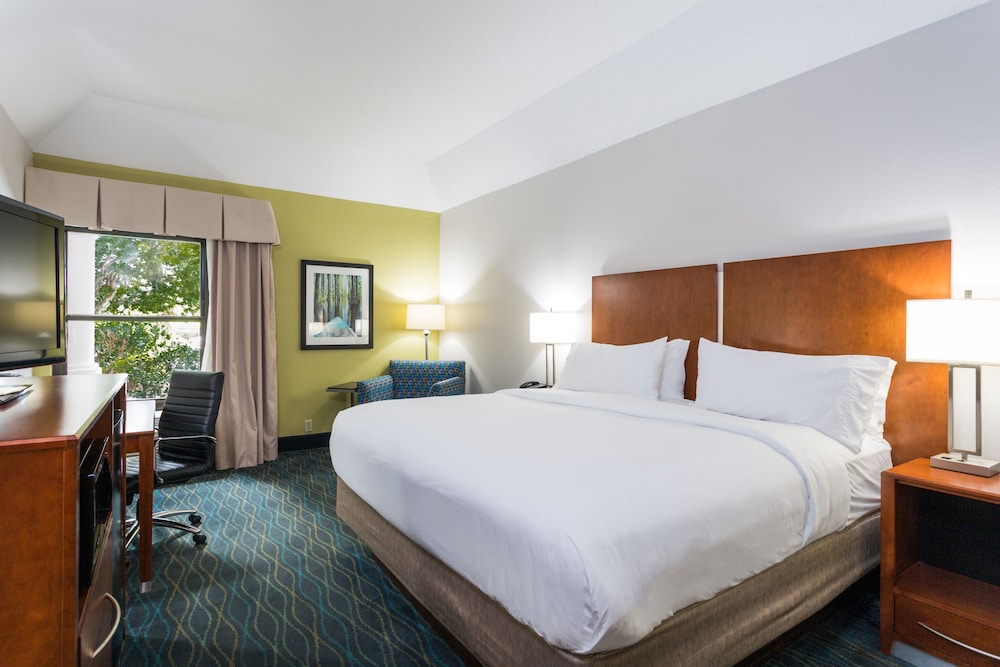 Holiday Inn Express Hotel & Suites Wilmington University Ctr by IHG - photo 9