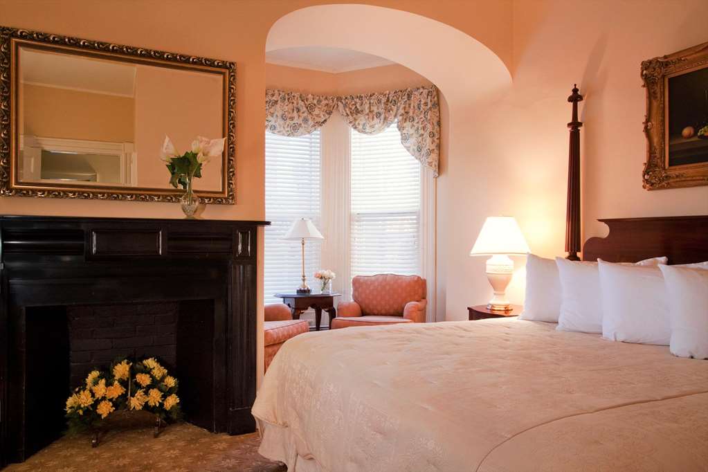 Middlebury Inn - photo 4