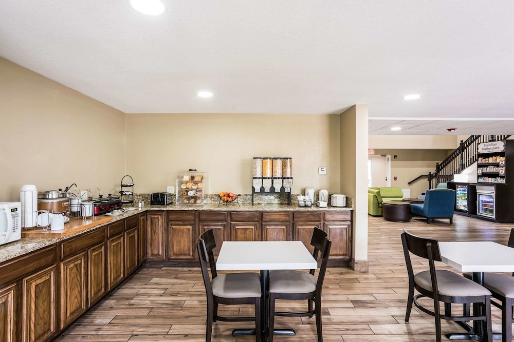 MainStay Suites Cedar Rapids North Marion - photo 57