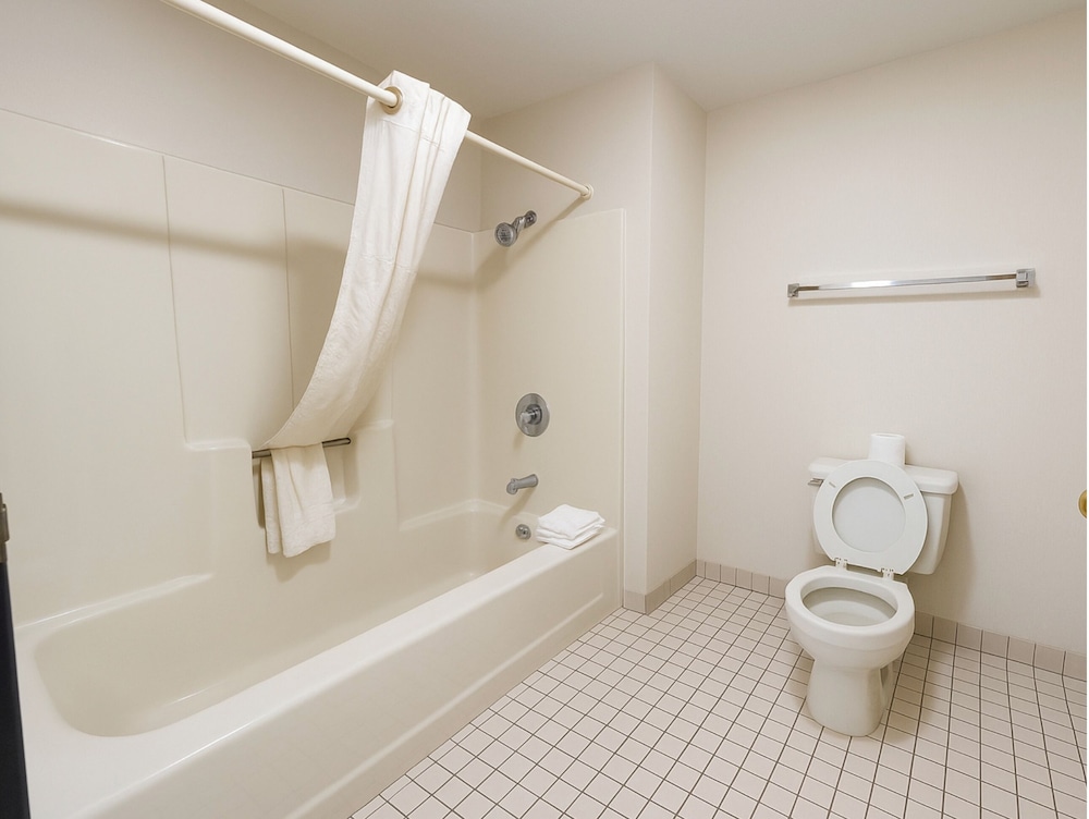 Great Lakes Inn - photo 20