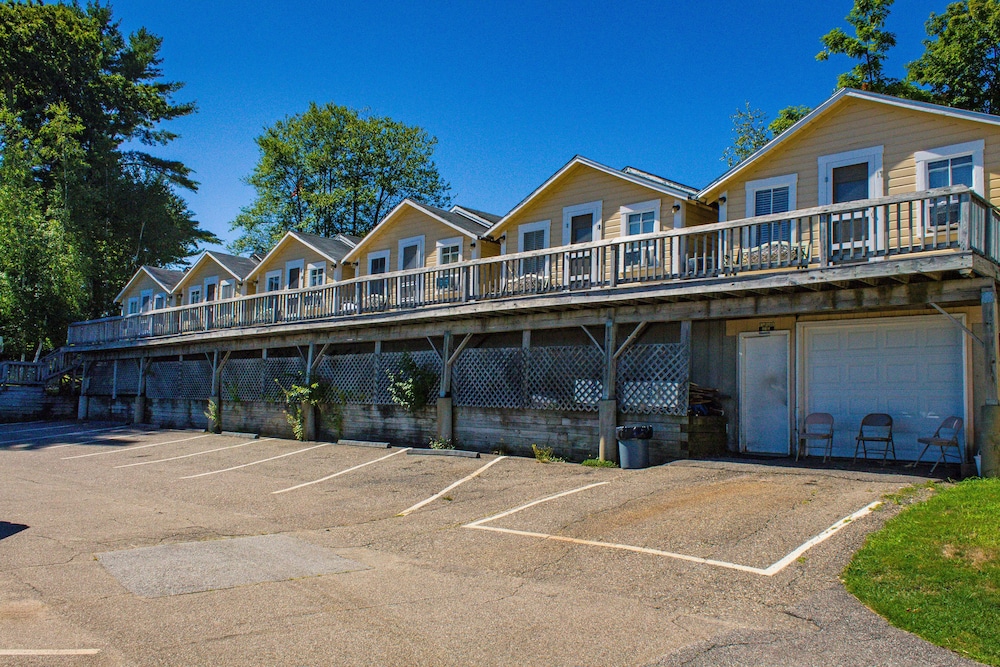 Half Moon Motel & Cottages - photo 43