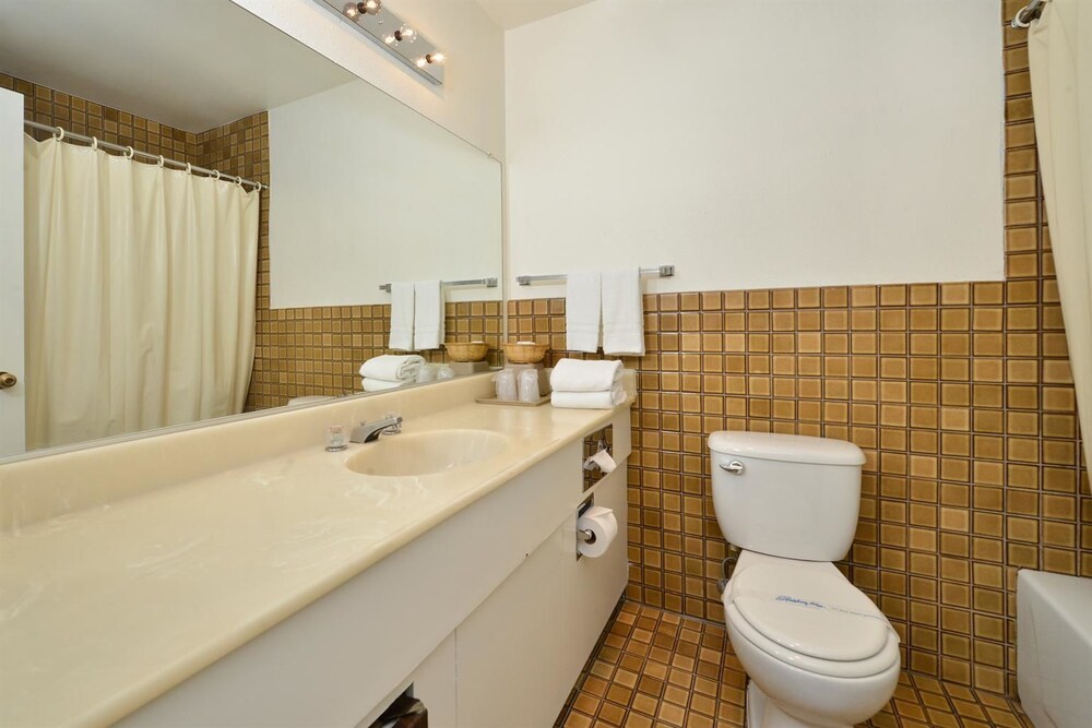 Americas Best Value Inn and Suites Lancaster - photo 15