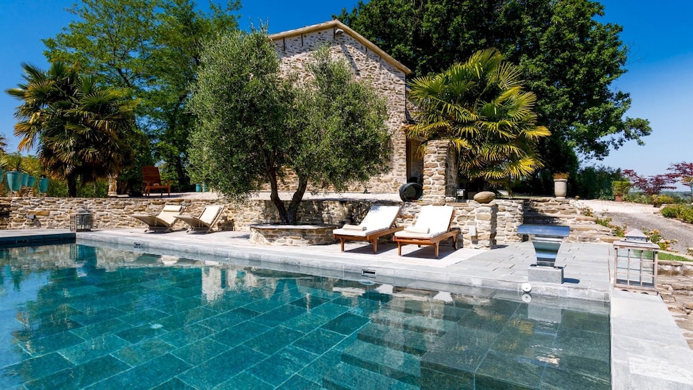 Il Castellaccio 8 Emma Villas — 4-Star Luxury Hotel in Brisighella, Italy