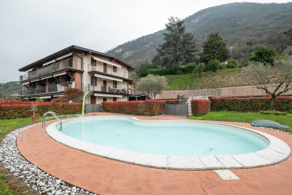 Lake and Love Lago D'Iseo — 4-Star Luxury Hotel in Sulzano, Italy