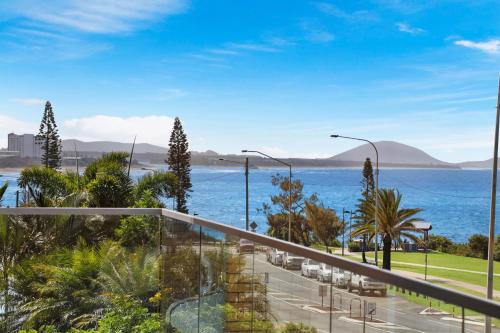 Elysee Beachside Apartments Alexandra Headland — 4-Star Luxury Hotel in Alexandra Headland, Australia