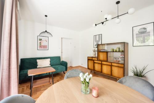Metro Racławicka Homey Apartment by BookingHost — 4-Star Luxury Hotel in Warsaw, Poland