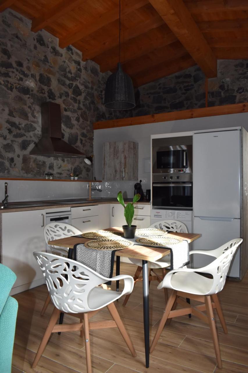La Antigua Cuadra es Un Alojamiento de Piedra Y Altos Techos de Madera Con Mucho Encanto Jardin Privado Con Barbacoa Y Acceso Al Rio Ason — hotel in Ramales De La Victoria