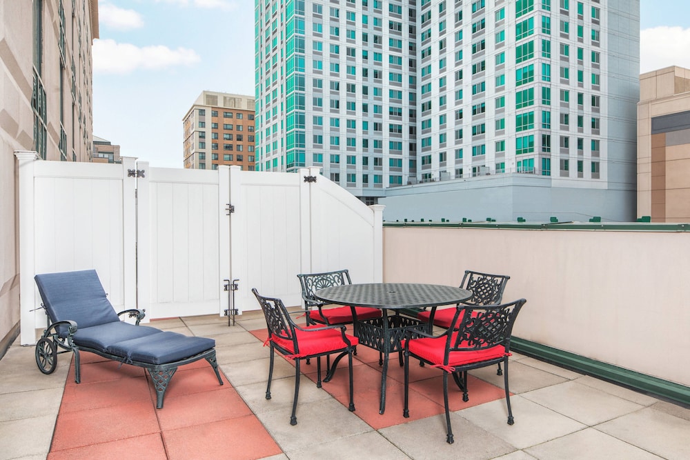 Courtyard by Marriott Stamford Downtown - photo 22