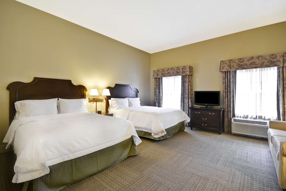 Hampton Inn and Suites Savannah Historic District - photo 32