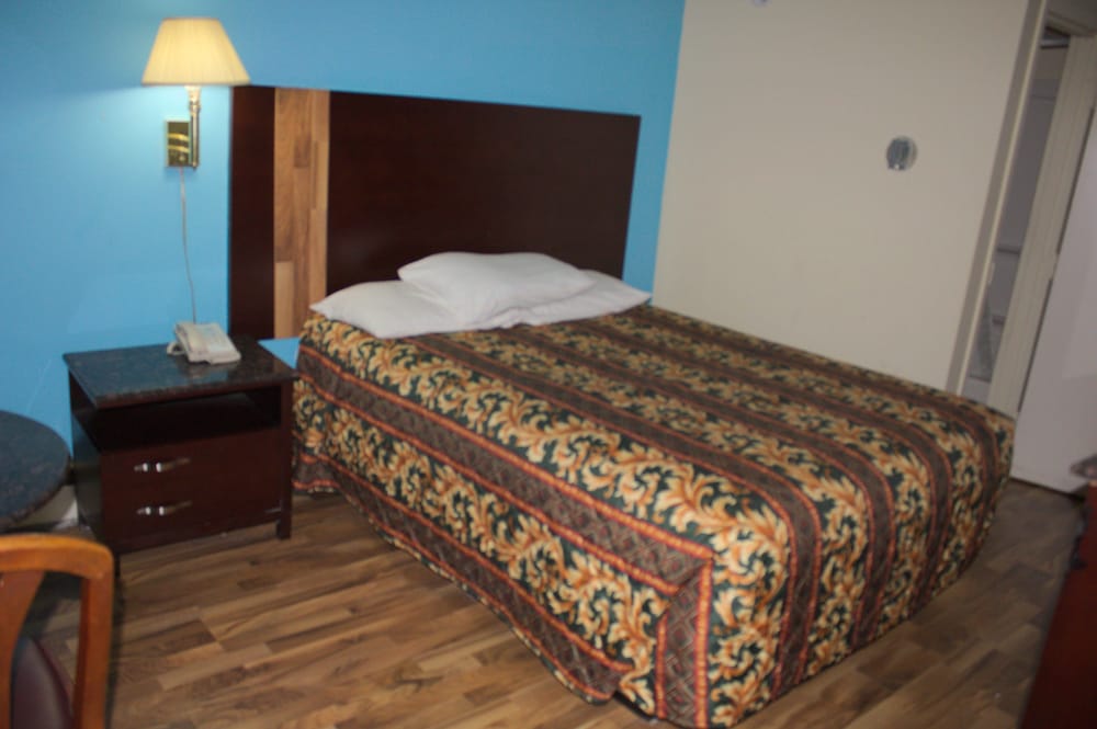 American Inn & Suites - photo 6