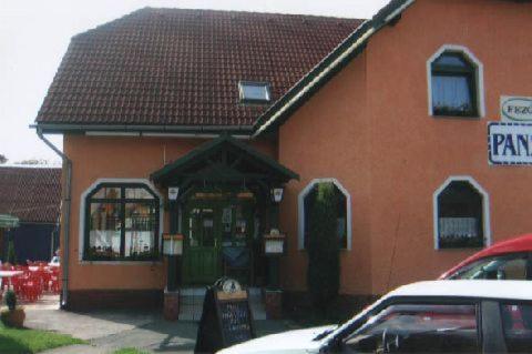 Fezőr Panzió és Étterem — hotel in Kormend