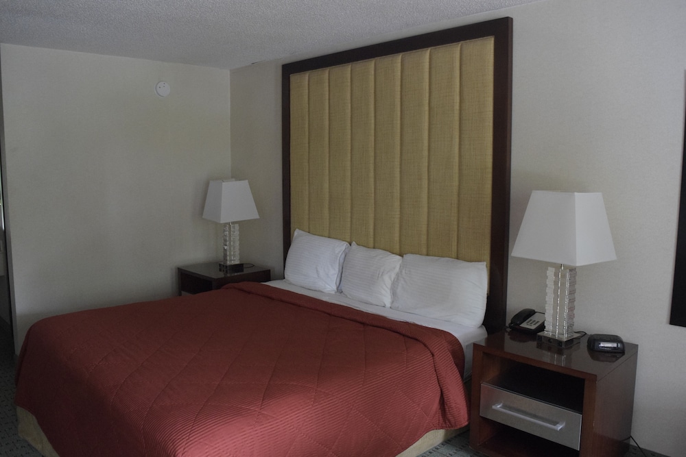 Landmark Inn Hartsville - photo 20