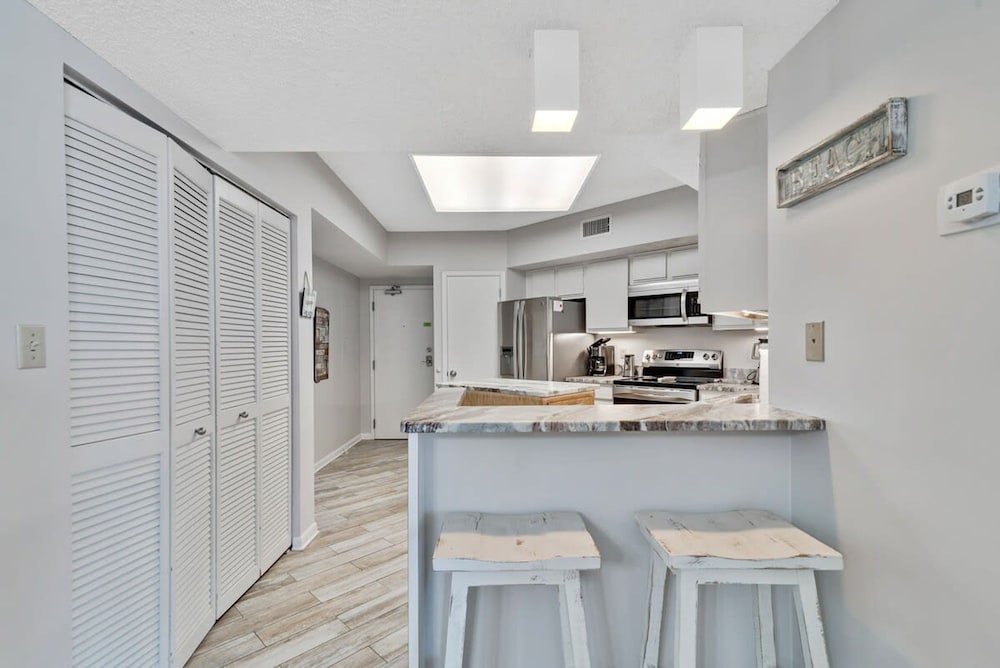 Windward Pointe 804 Sleeps 10 Beachfront Resort Amenities - photo 8