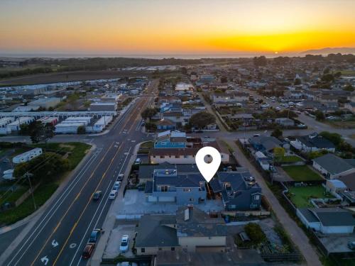 Sleeps 22 Two Houses Game Rooms — hotel in Oceano