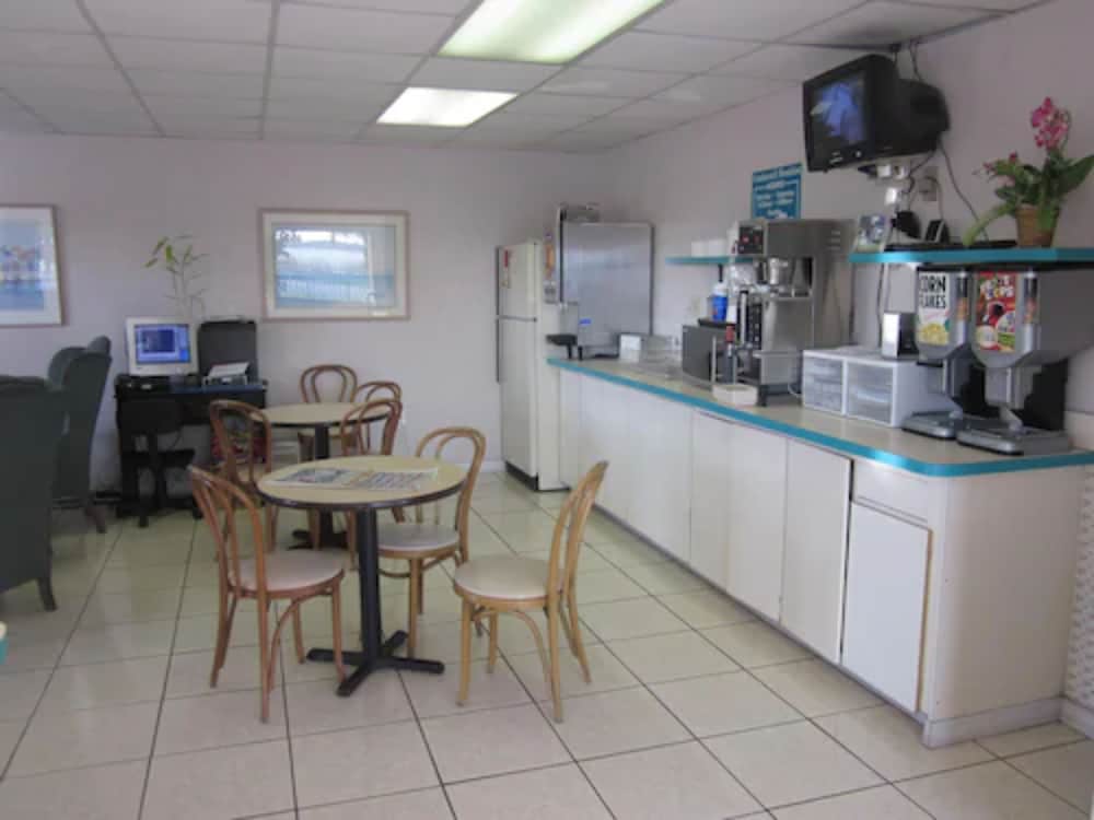 Westmont Inn Lakeland - photo 20