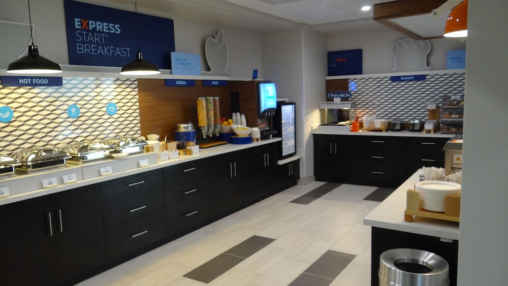Holiday Inn Express & Suites Auburn Downtown by IHG - photo 37