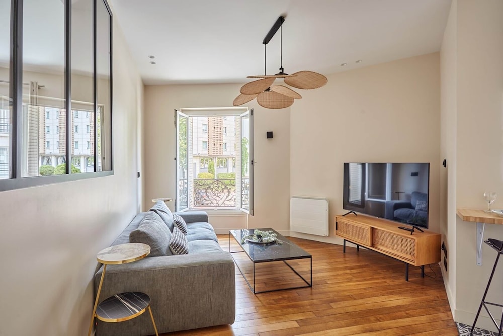 Modern Apartment Invalides Eiffel Tower - last minute hotel in Paris
