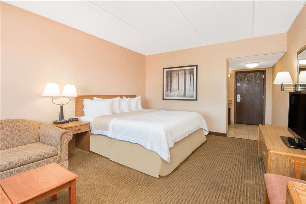 Days Inn by Wyndham Duluth Lakewalk - photo 4